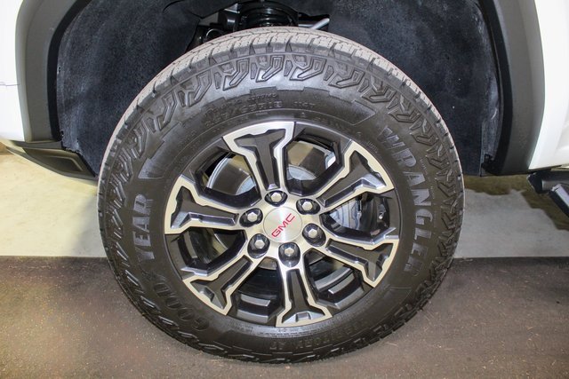 Used 2025 GMC Canyon AT4 w/ LPO, Off Road Lift Package image 18