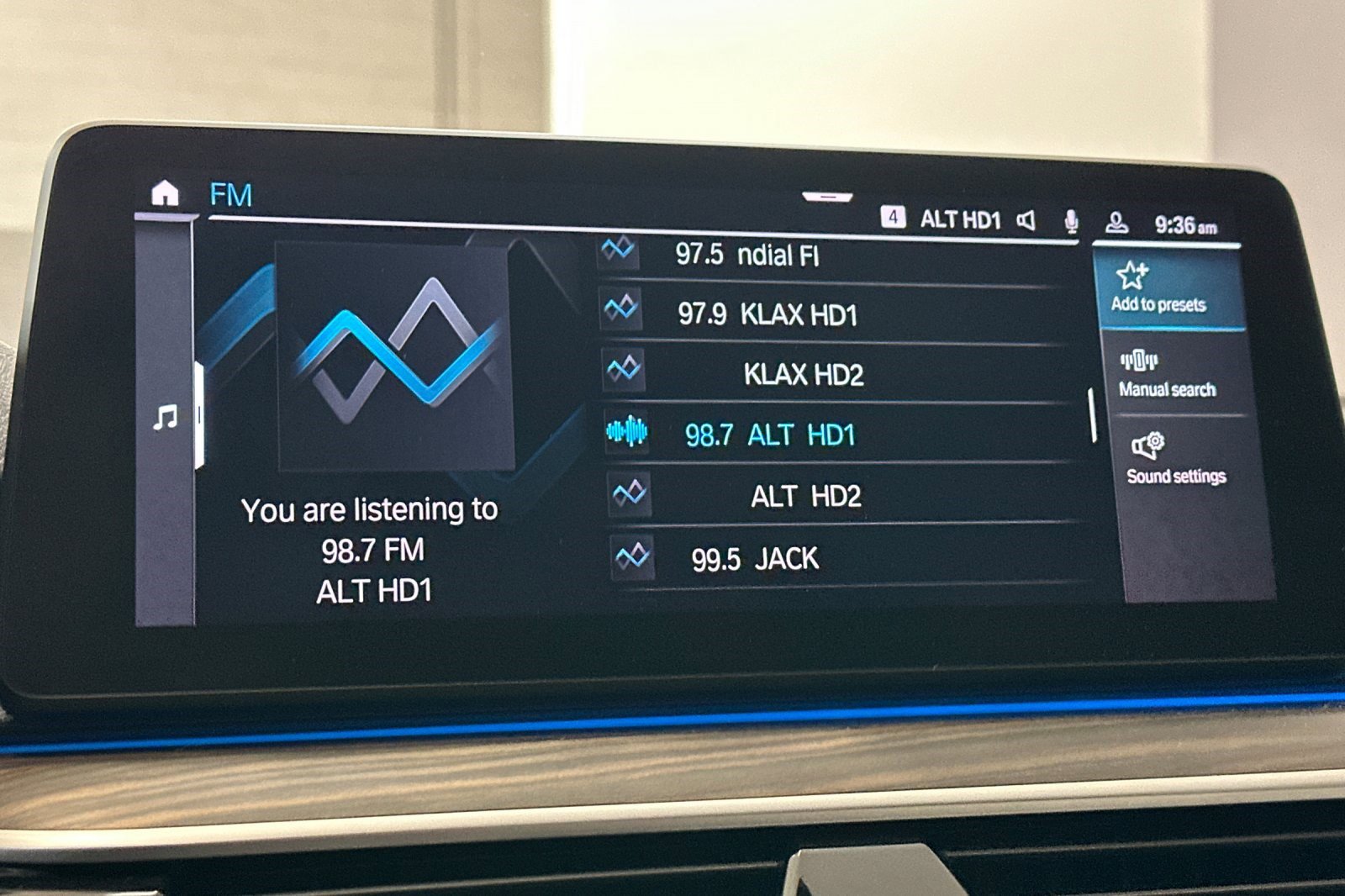 Certified 2023 BMW 530e w/ M Sport Package image 21