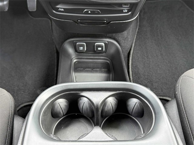 Used 2021 Chrysler Pacifica Touring w/ Uconnect Theater Family Group image 9