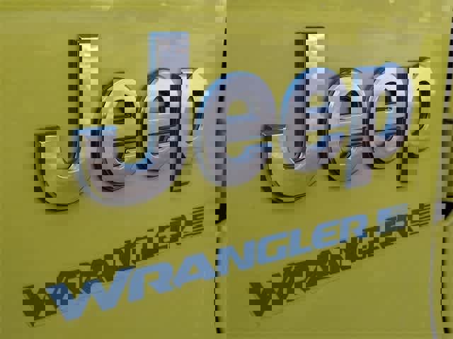 Used 2023 Jeep Wrangler Sahara w/ Cold Weather Group image 13