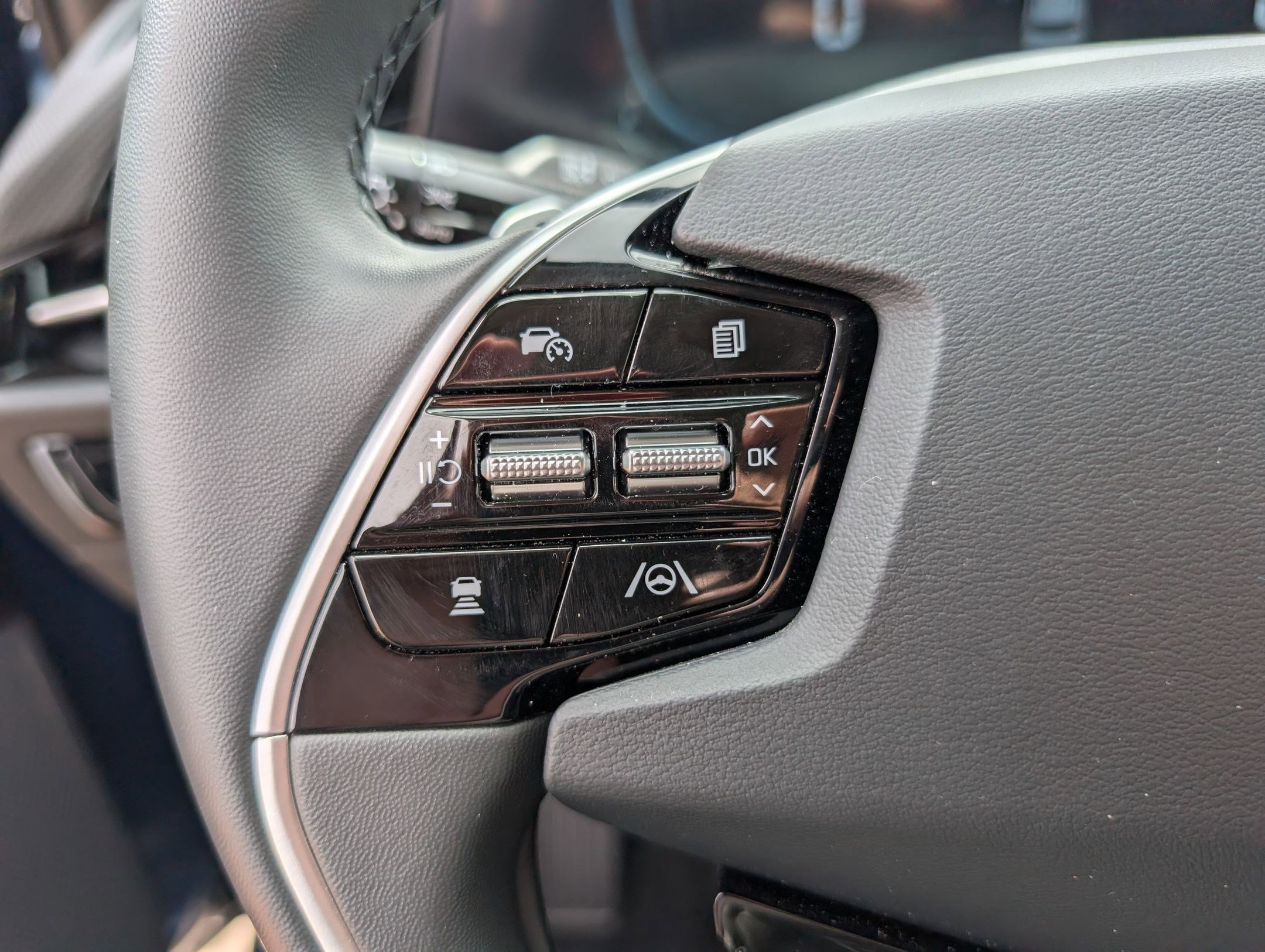 Certified 2025 Kia Niro EX image 16