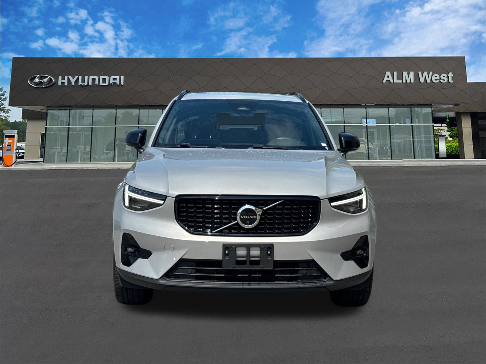 Used 2024 Volvo XC40 B5 Ultimate w/ Protection Package Premier AWD/4WD video 2