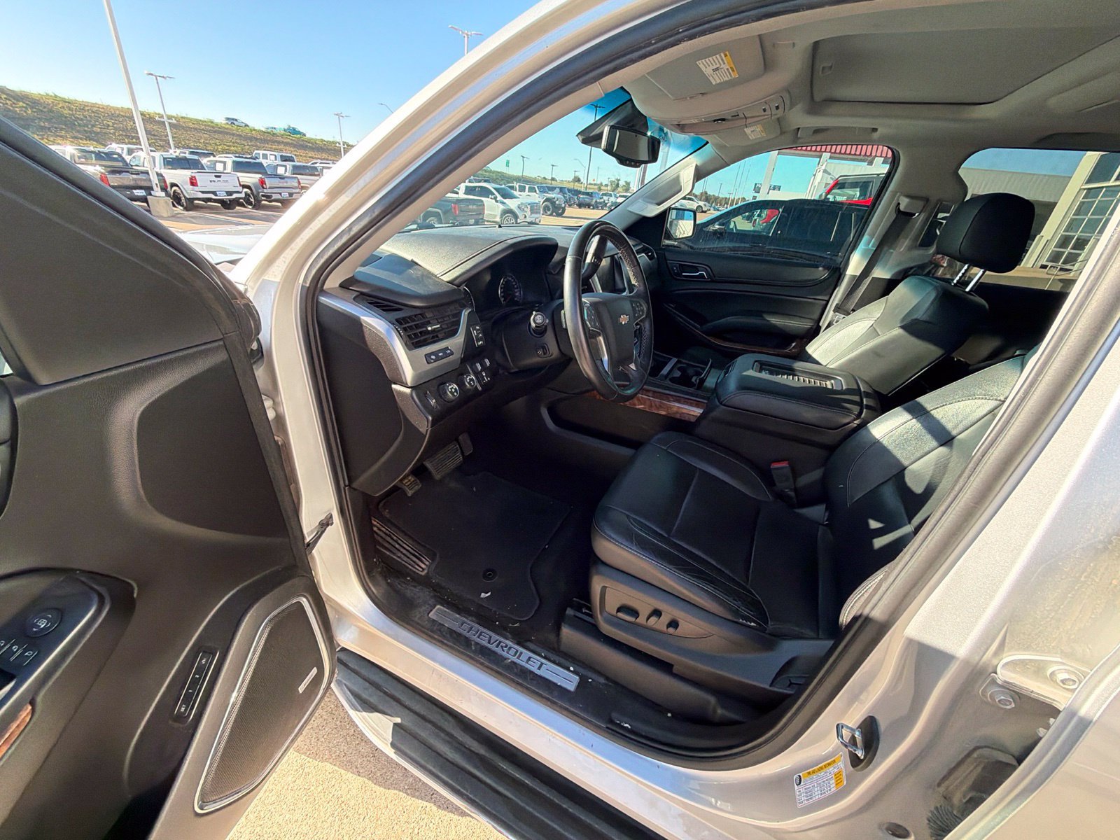Used 2018 Chevrolet Suburban Premier AWD/4WD image 11