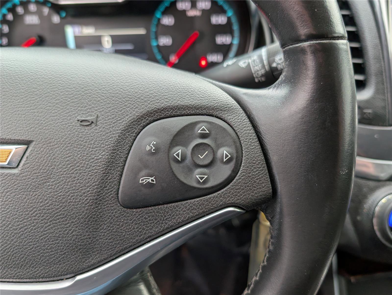 Used 2015 Chevrolet Impala LT w/ Convenience Package image 19