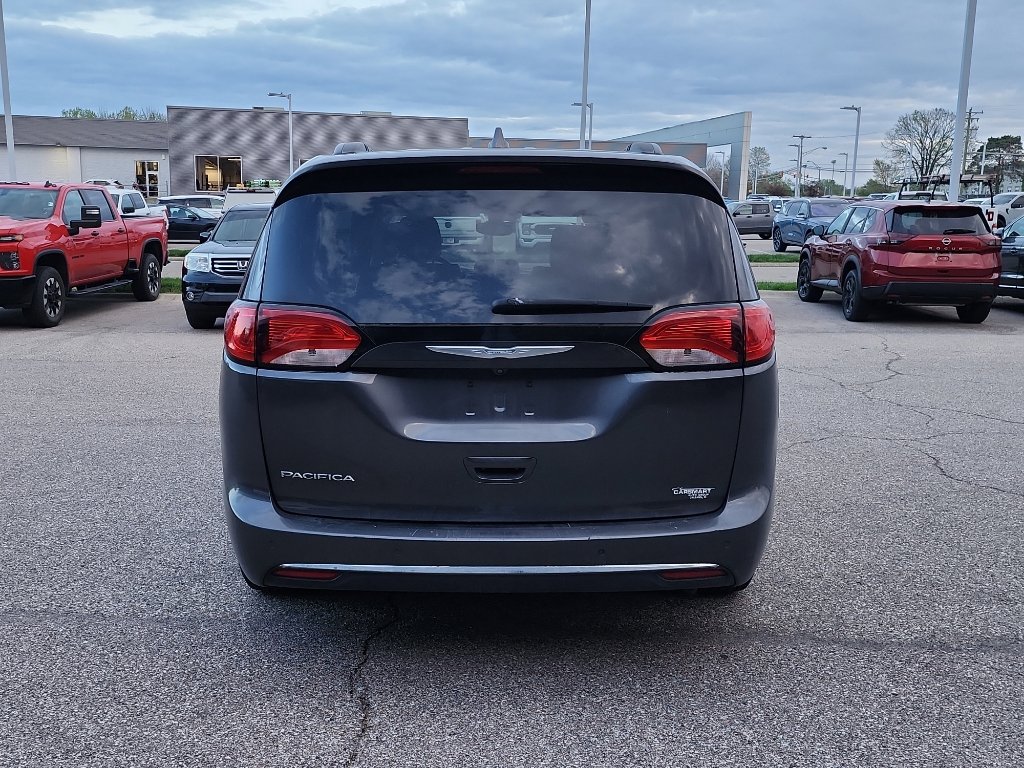 Used 2017 Chrysler Pacifica Touring-L w/ Tire & Wheel Group image 6