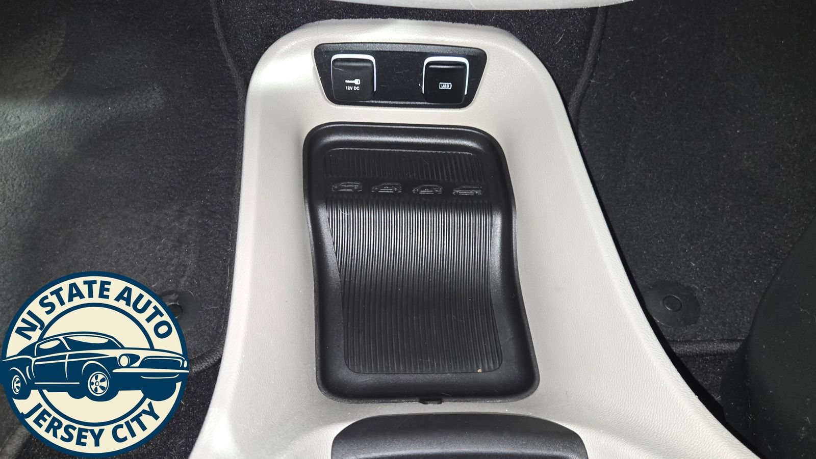Used 2019 Chrysler Pacifica Touring Plus w/ Tire & Wheel Group FWD image 18