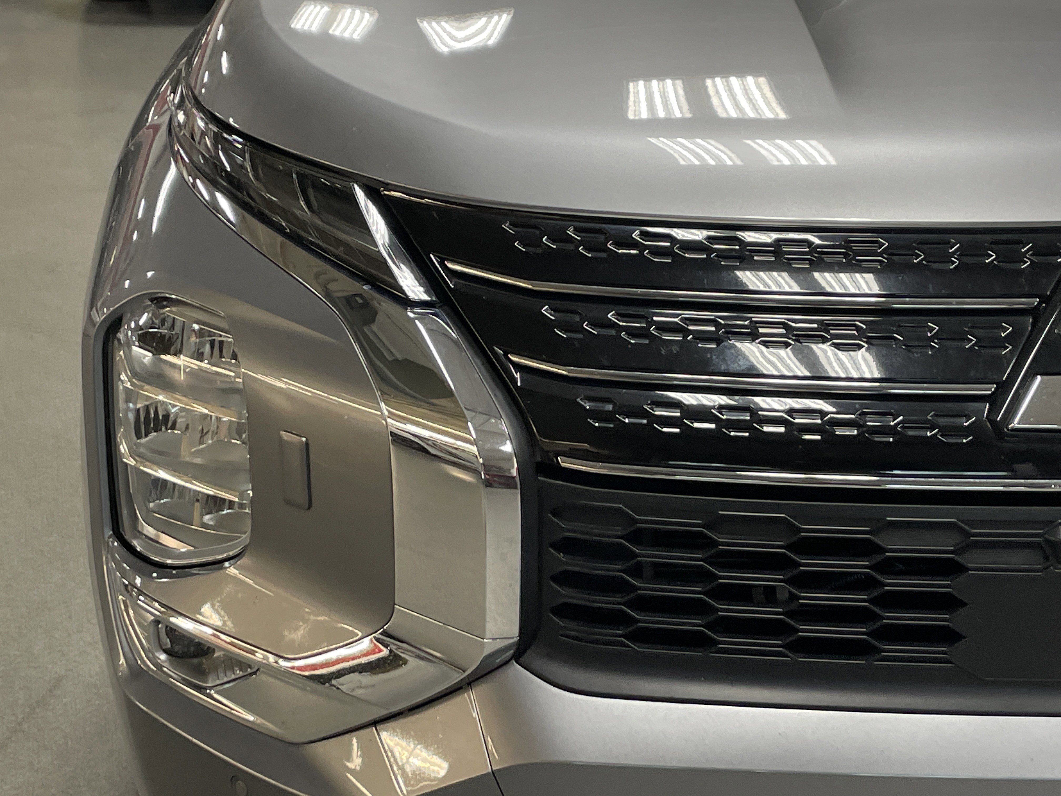 Used 2024 Mitsubishi Outlander SE image 5