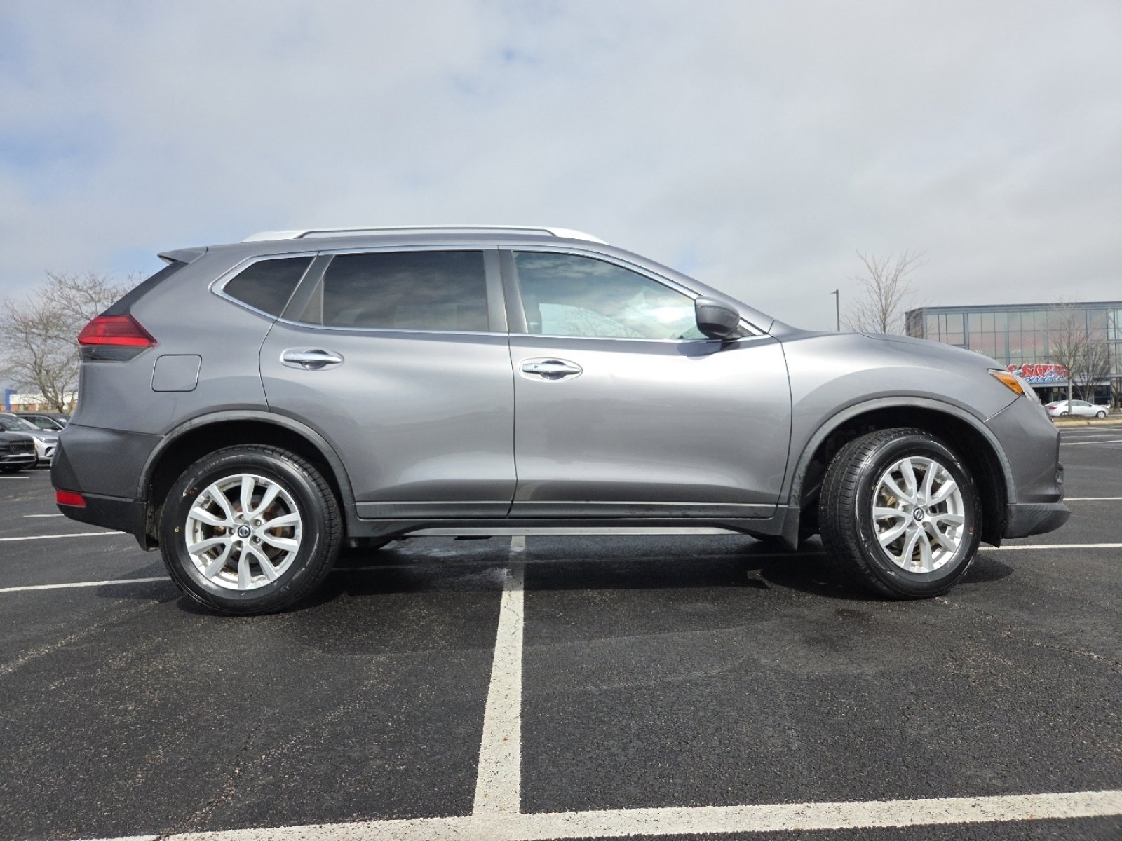 Used 2017 Nissan Rogue SV image 17