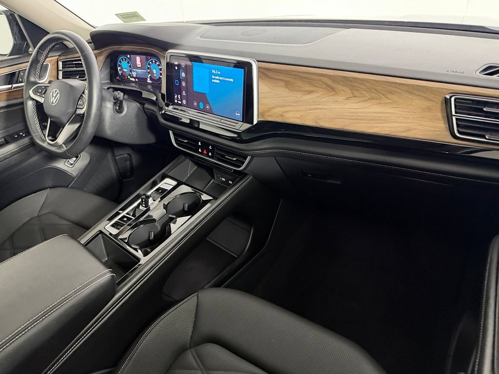 Used 2024 Volkswagen Atlas SE w/ Panoramic Sunroof Package FWD image 14