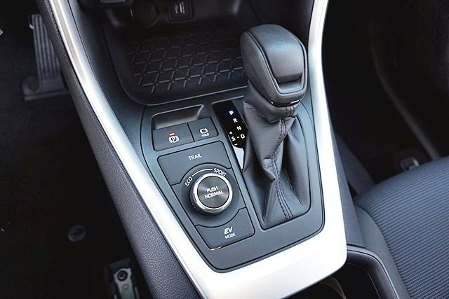 Used 2025 Toyota RAV4 LE image 30