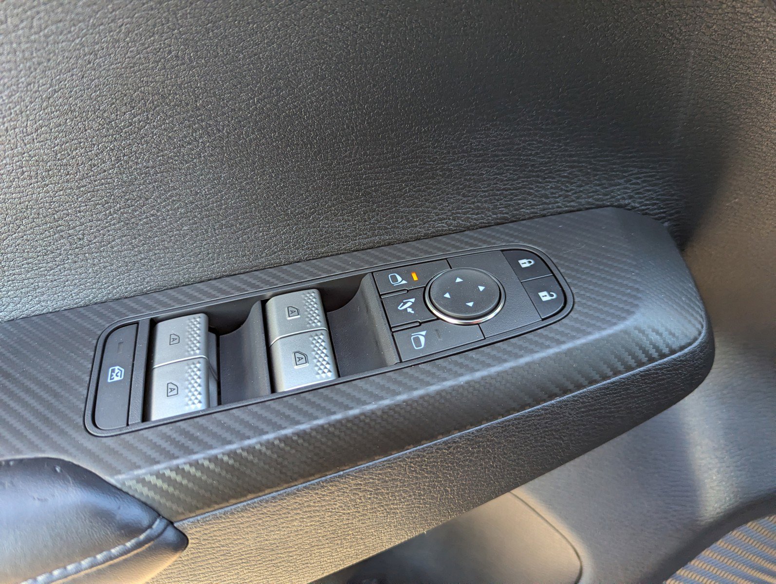 Used 2024 Mitsubishi Outlander SE image 33