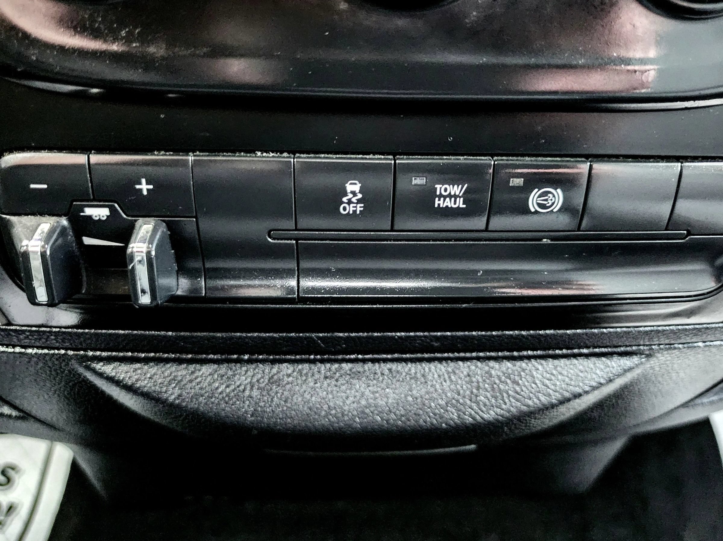 Used 2016 RAM 2500 SLT AWD/4WD image 14