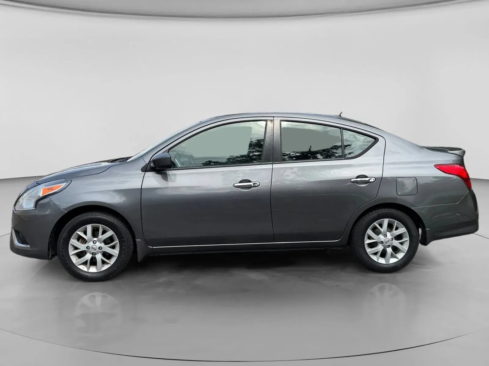 Used 2019 Nissan Versa SV w/ SV Special Edition Package FWD image 2