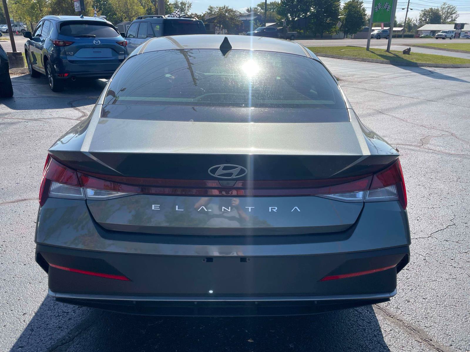 Used 2025 Hyundai Elantra SE w/ Cargo Package FWD image 8