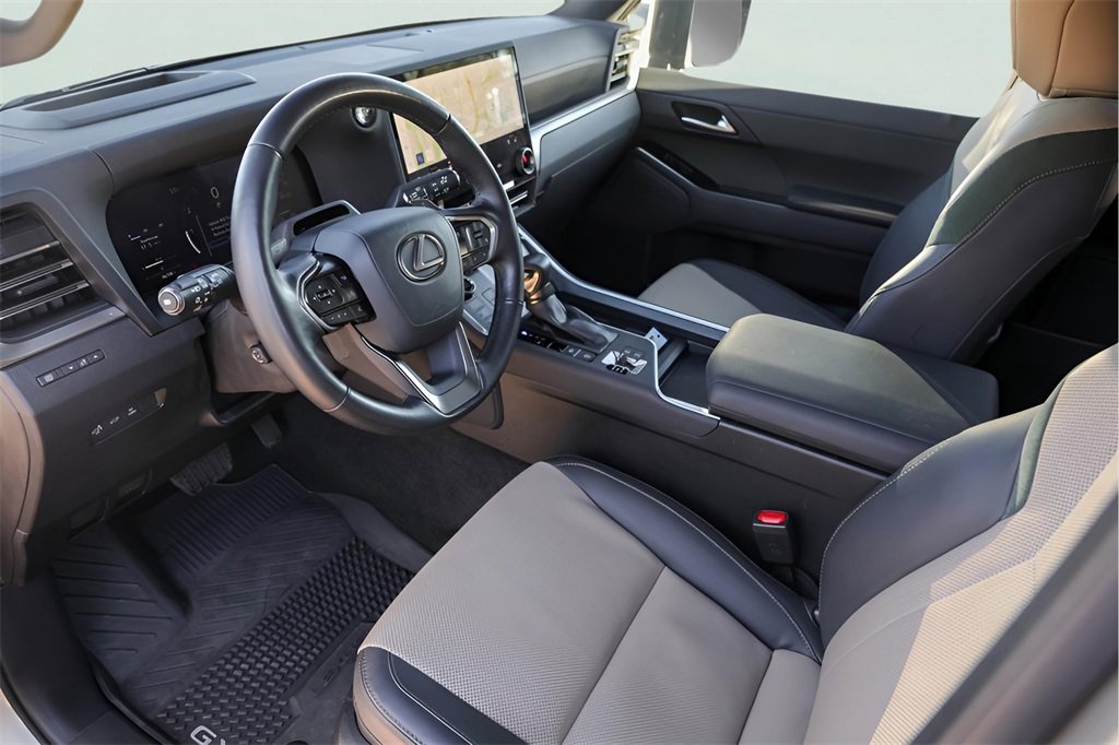 Used 2024 Lexus GX 550 image 13