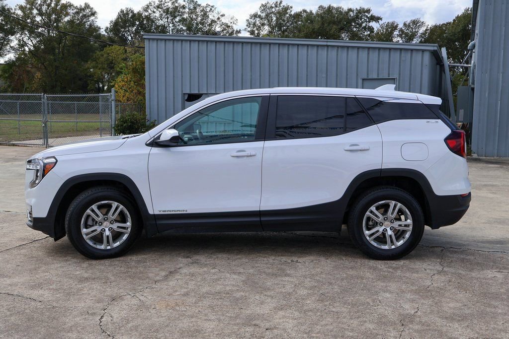 Used 2023 GMC Terrain SLE image 23
