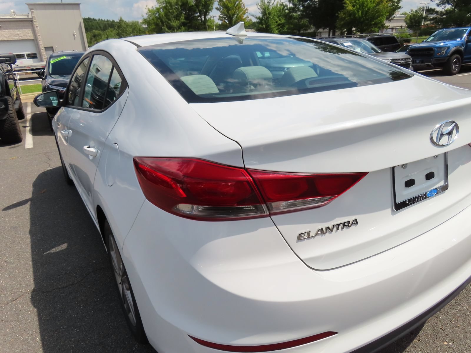 Used 2017 Hyundai Elantra SE FWD image 9