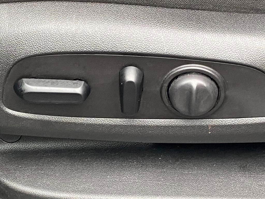 Used 2020 Chevrolet Equinox LT w/ Driver Convenience Package image 13