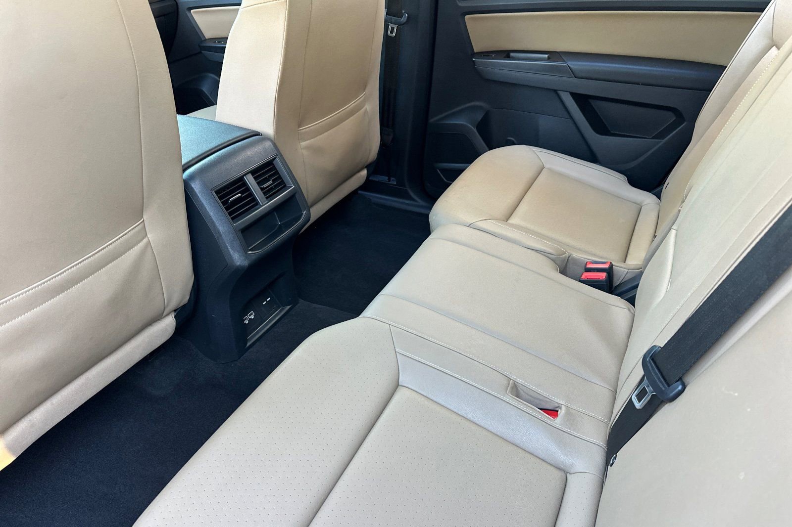 Used 2020 Volkswagen Atlas Cross Sport SE w/ Panoramic Sunroof Package image 13