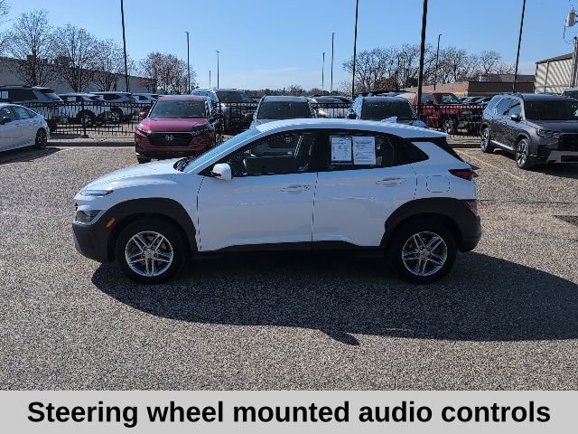 Used 2022 Hyundai Kona SE image 3