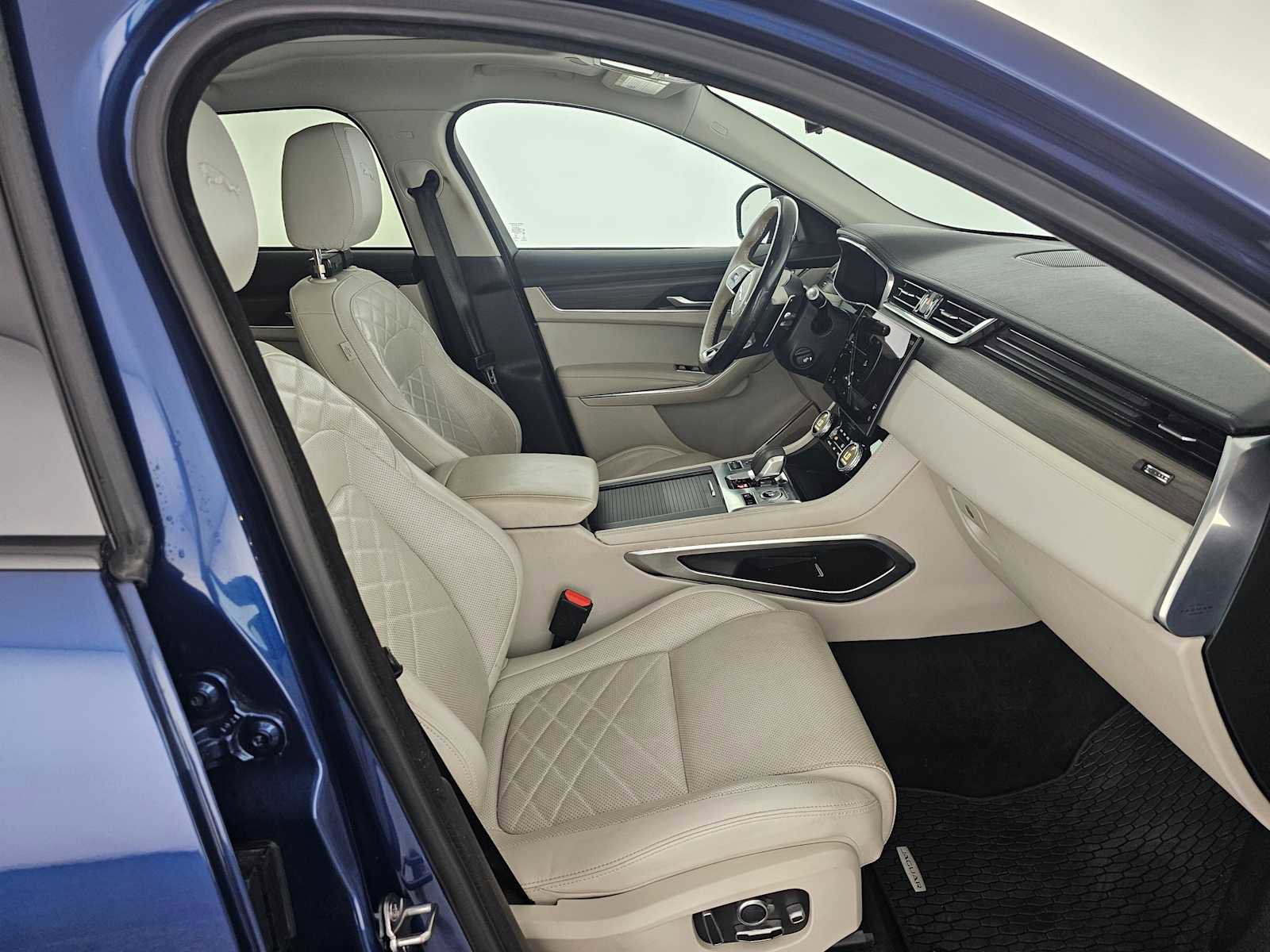 Used 2022 Jaguar F-PACE S image 10