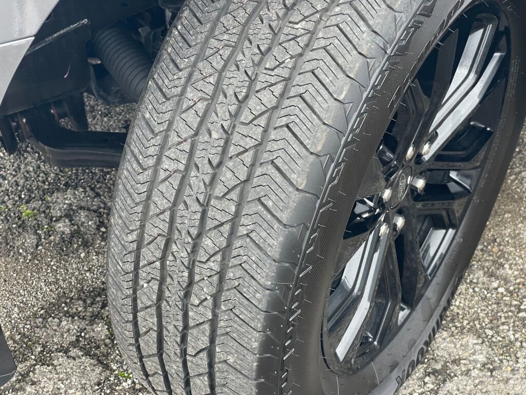 Certified 2025 Ford F150 Lariat w/ Equipment Group 502A High image 26