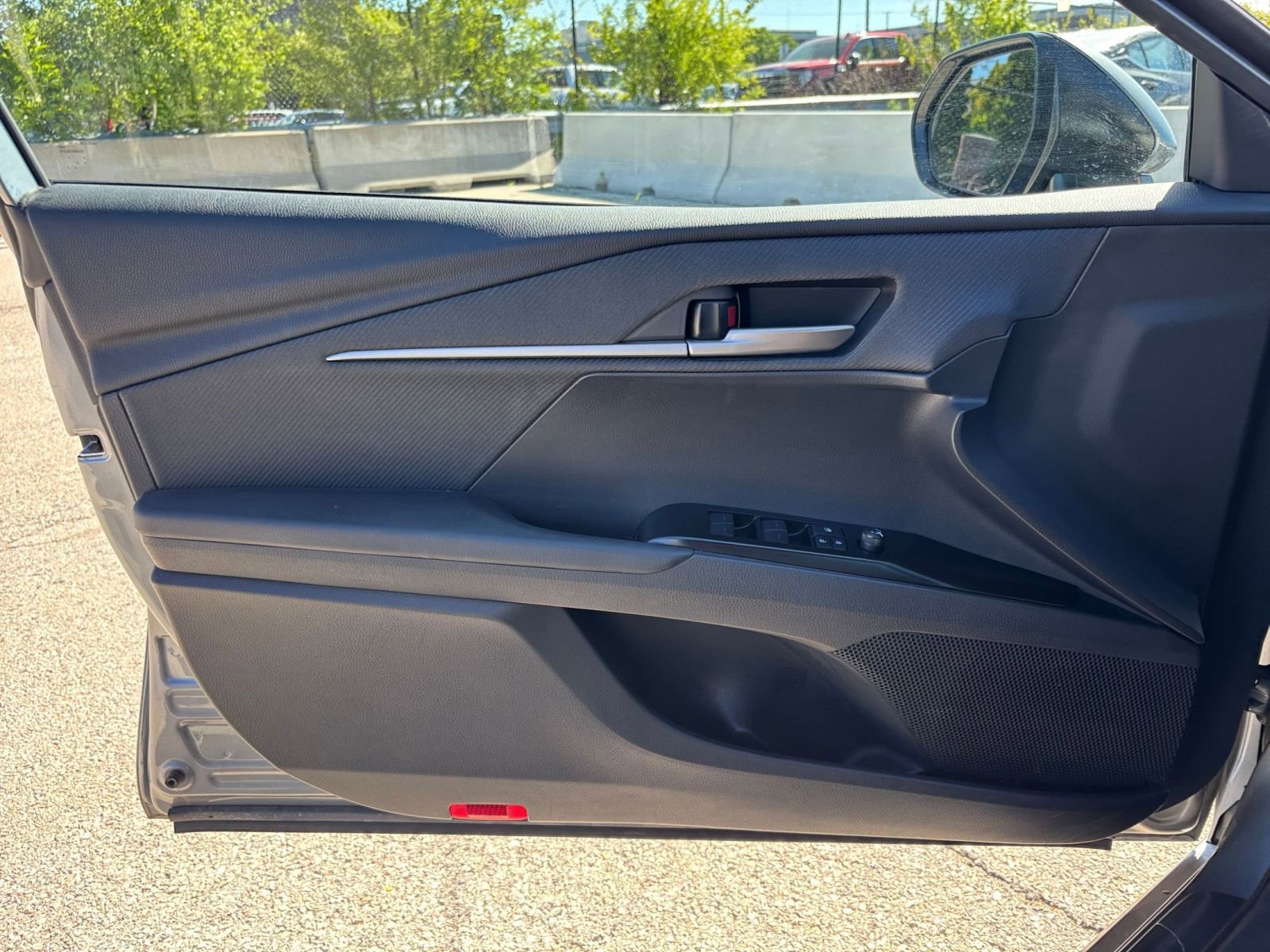 Used 2025 Toyota Camry SE FWD image 18