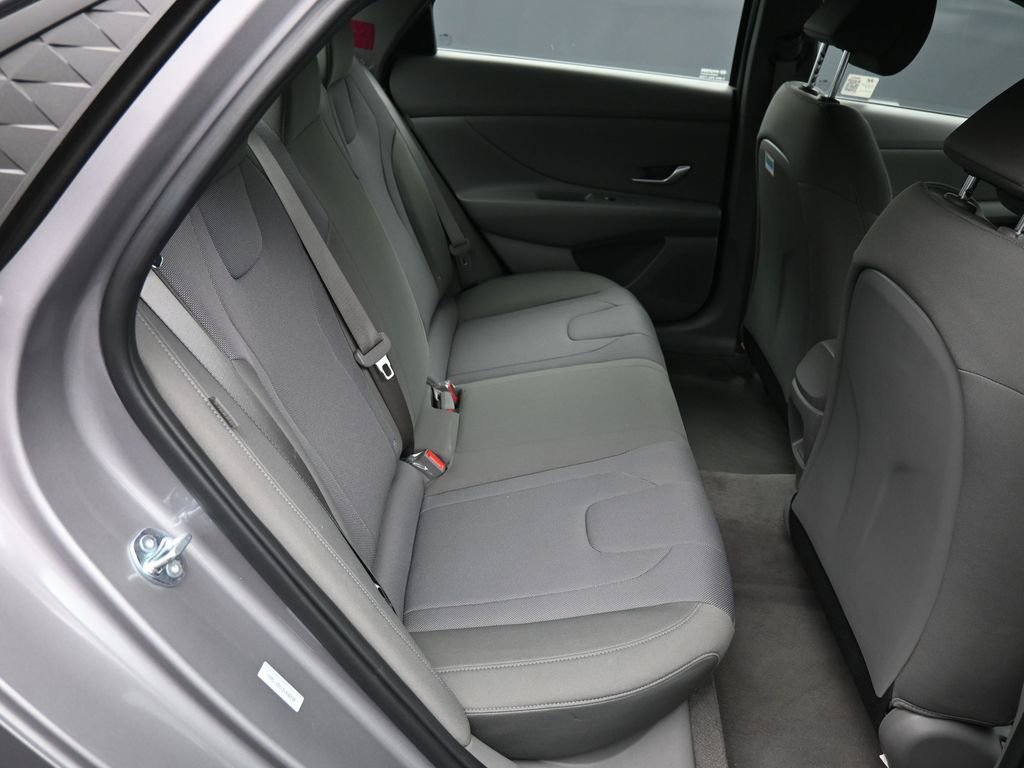 Certified 2025 Hyundai Elantra SE image 23