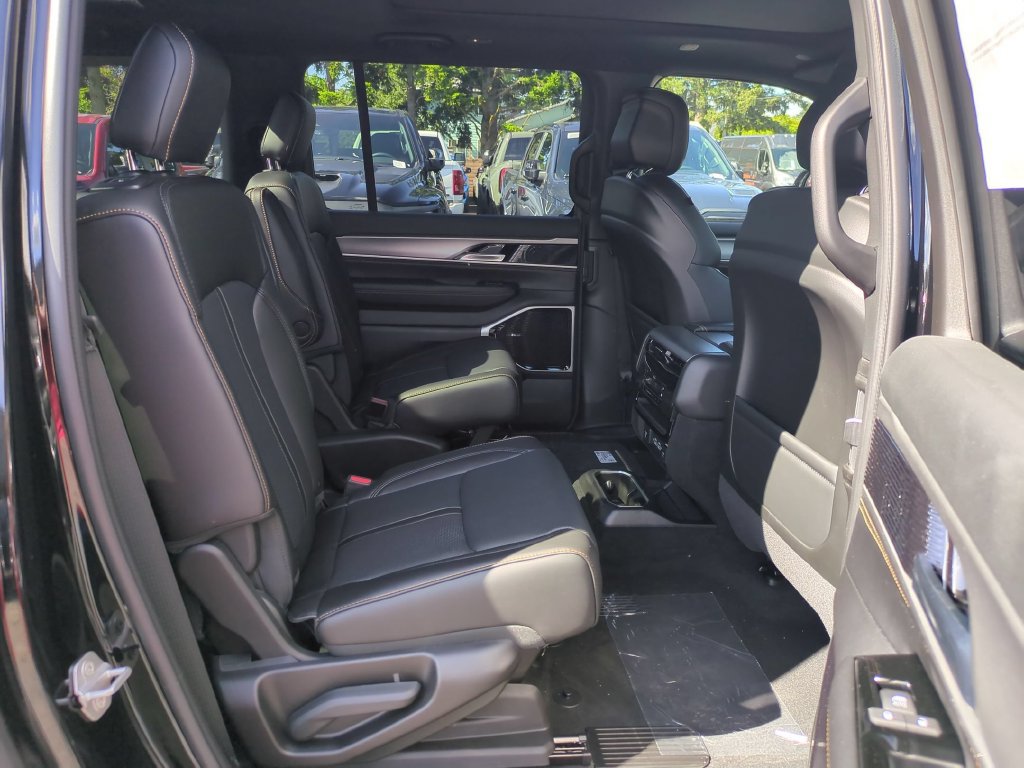 New 2026 Jeep Grand Wagoneer L 4WD image 15