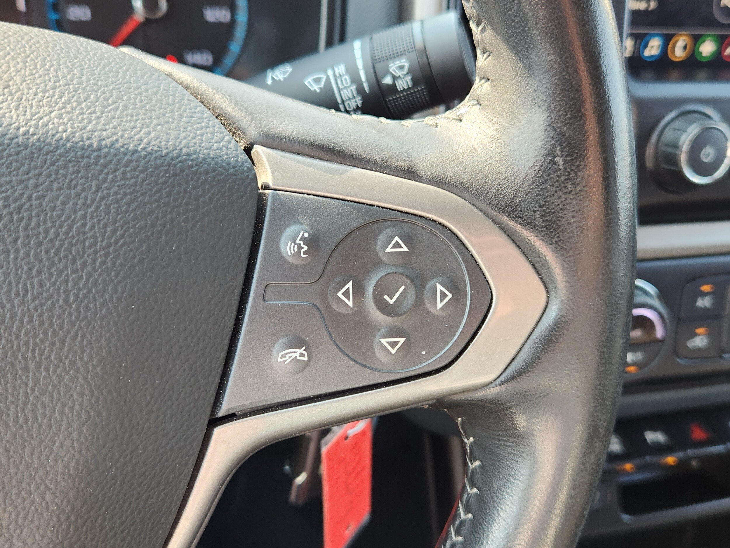 Used 2022 Chevrolet Colorado Z71 w/ Safety Package AWD/4WD image 16