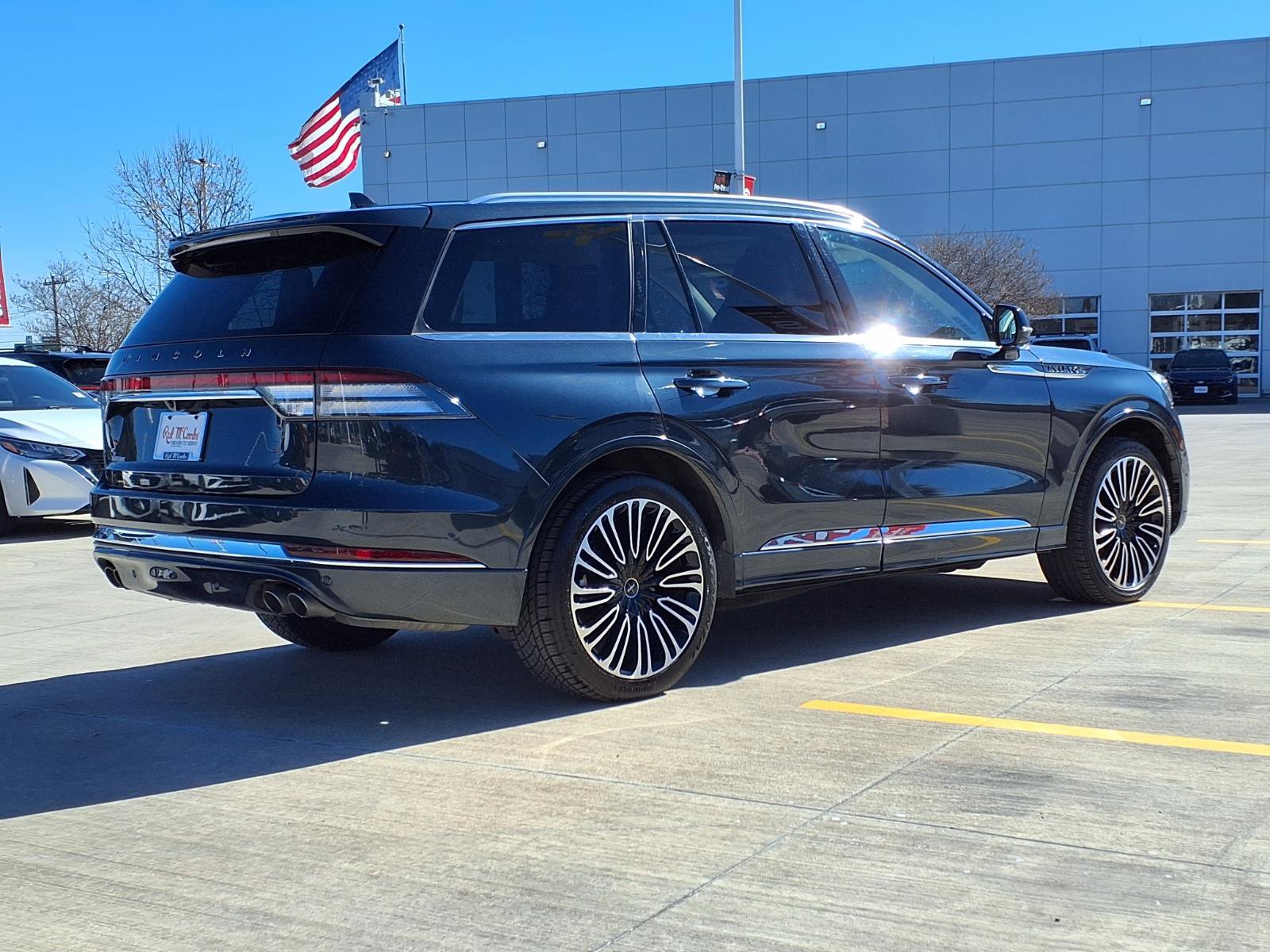 Used 2023 Lincoln Aviator Black Label w/ Class IV Trailer Tow Package AWD/4WD image 5