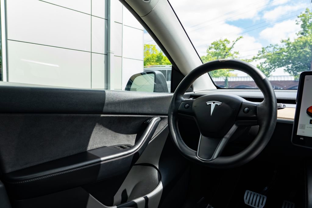 Used 2022 Tesla Model Y Performance AWD/4WD image 11
