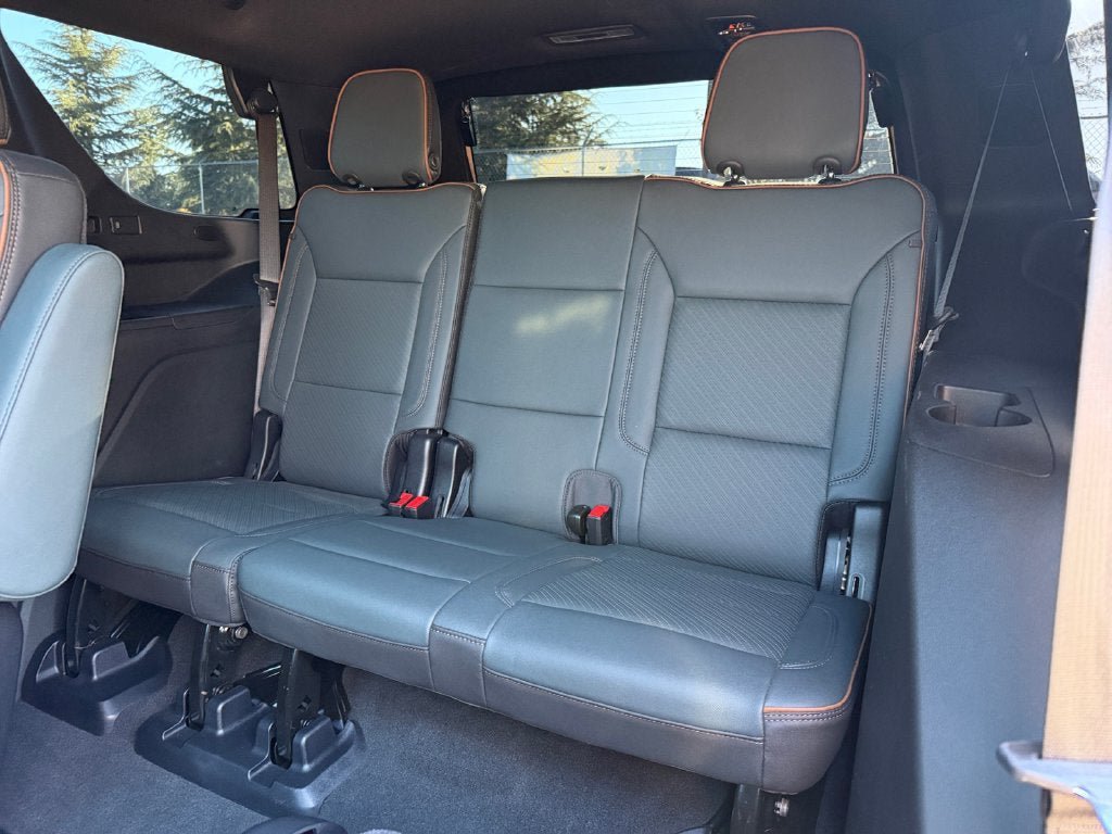 Used 2025 GMC Yukon AT4 w/ AT4 Premium Plus Package AWD/4WD image 34