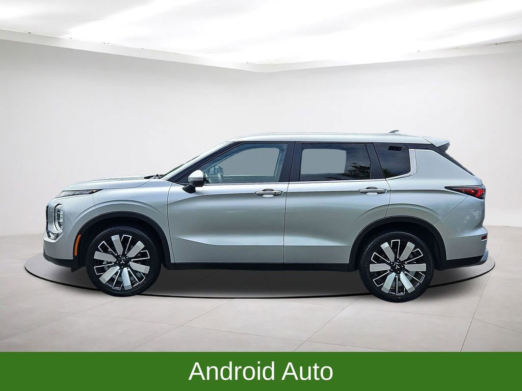 Used 2025 Mitsubishi Outlander AWD image 4
