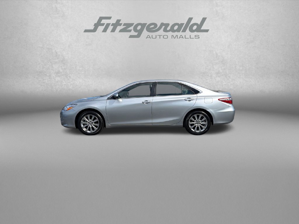 Used 2016 Toyota Camry XLE w/ Moonroof Package FWD image 5