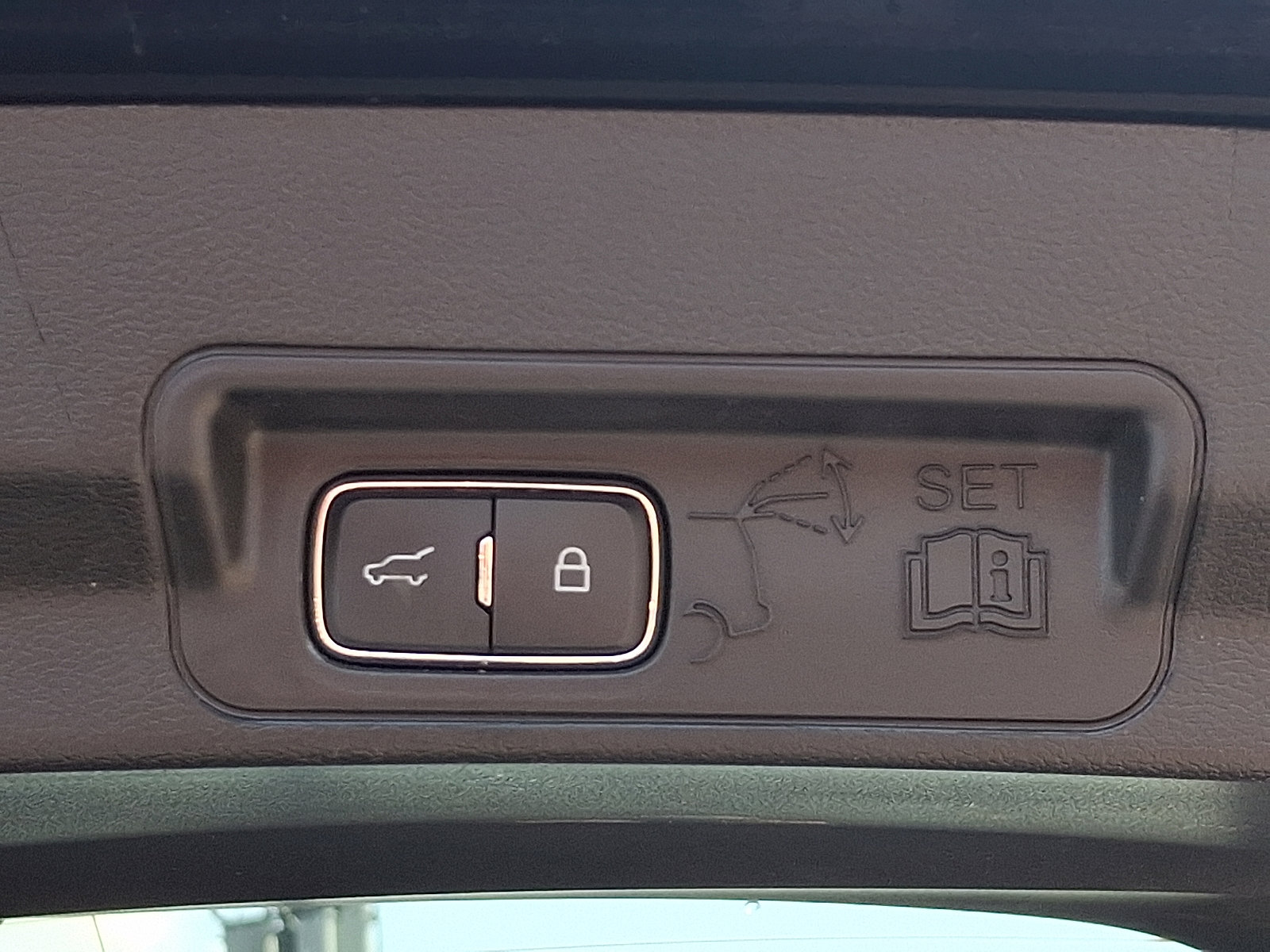 Used 2025 Ford Explorer ST image 29