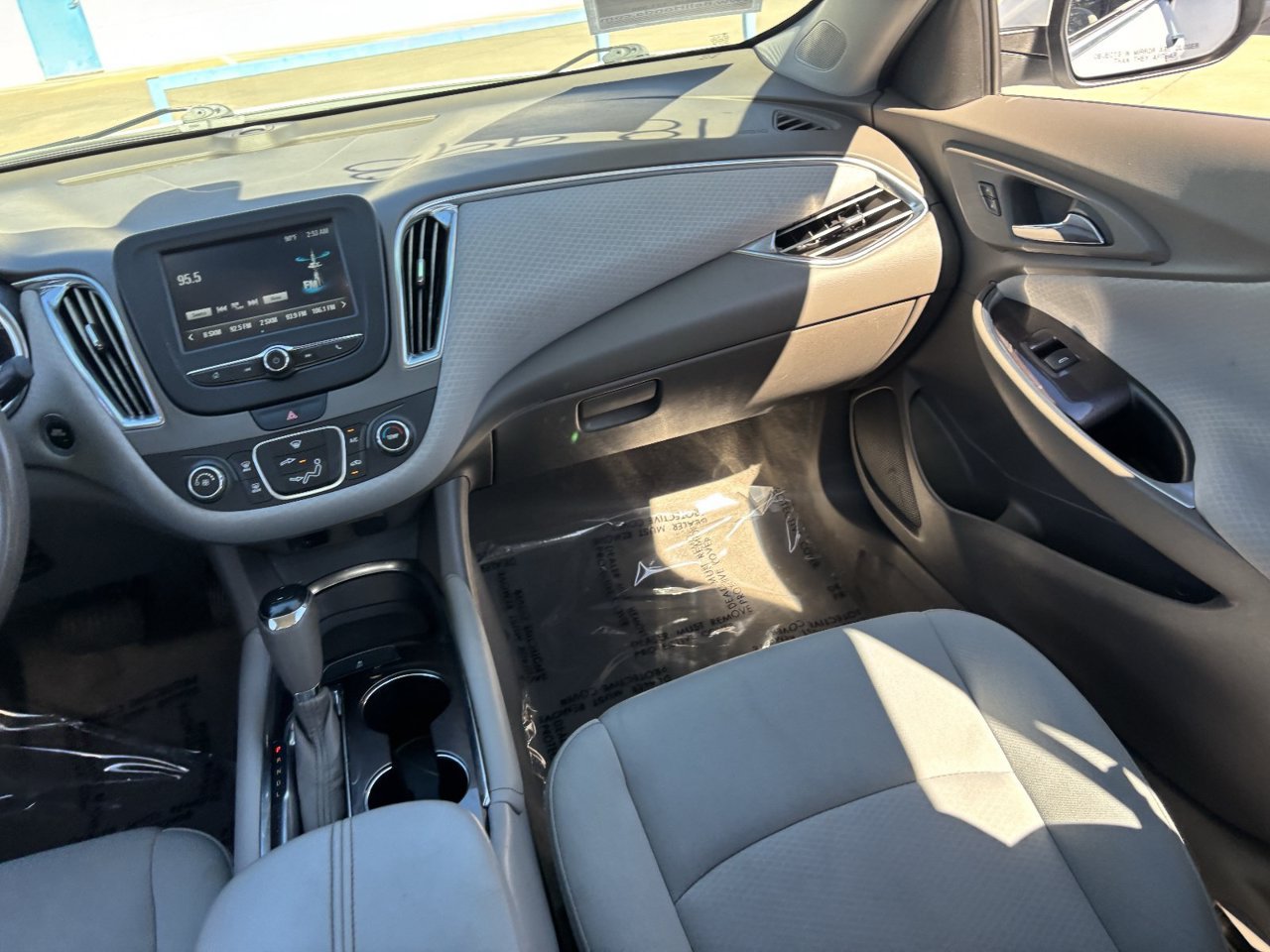 Used 2018 Chevrolet Malibu LT FWD image 14