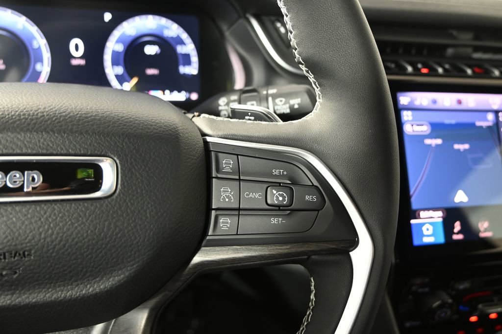 Used 2025 Jeep Grand Cherokee L Limited w/ Black Appearance Package image 37