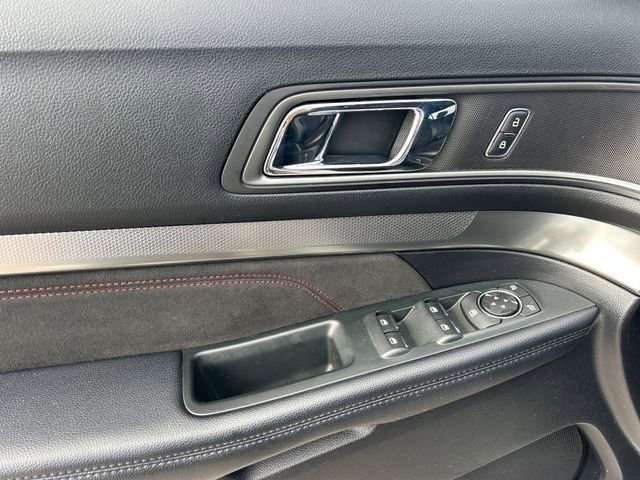 Used 2018 Ford Explorer XLT w/ Equipment Group 202A image 32