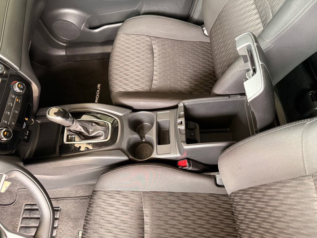 Used 2020 Nissan Rogue S FWD image 19