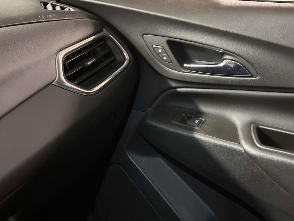 Used 2023 Chevrolet Equinox LT image 24