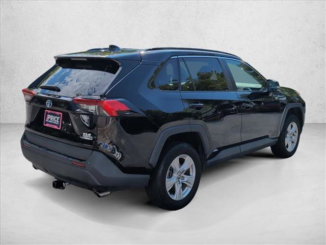 Used 2021 Toyota RAV4 XLE w/ XLE Grade Weather Package AWD/4WD image 5