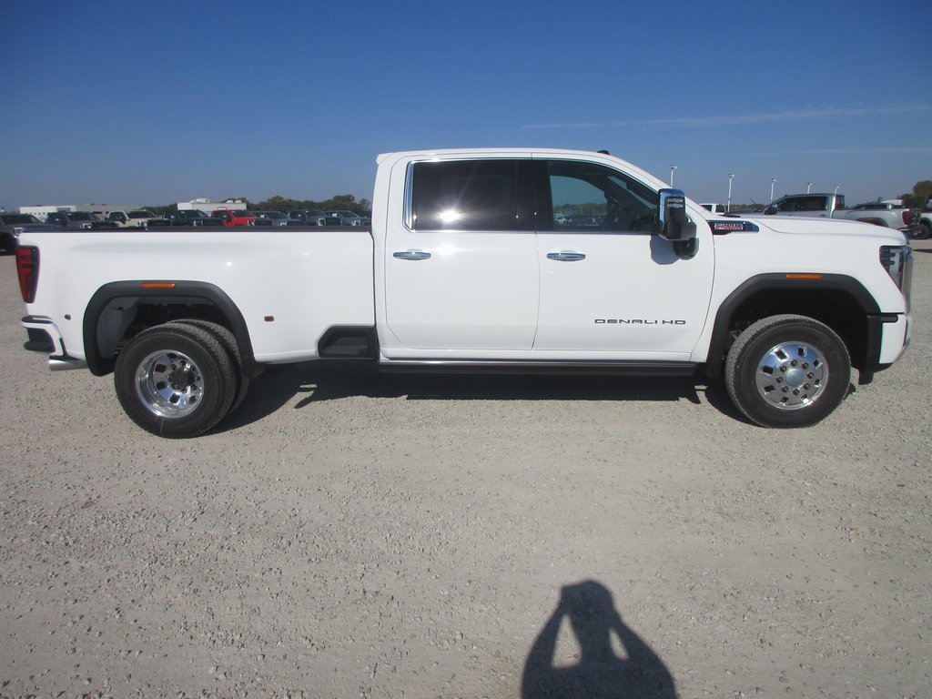 New 2026 GMC Sierra 3500 Denali w/ Denali Reserve Package image 3