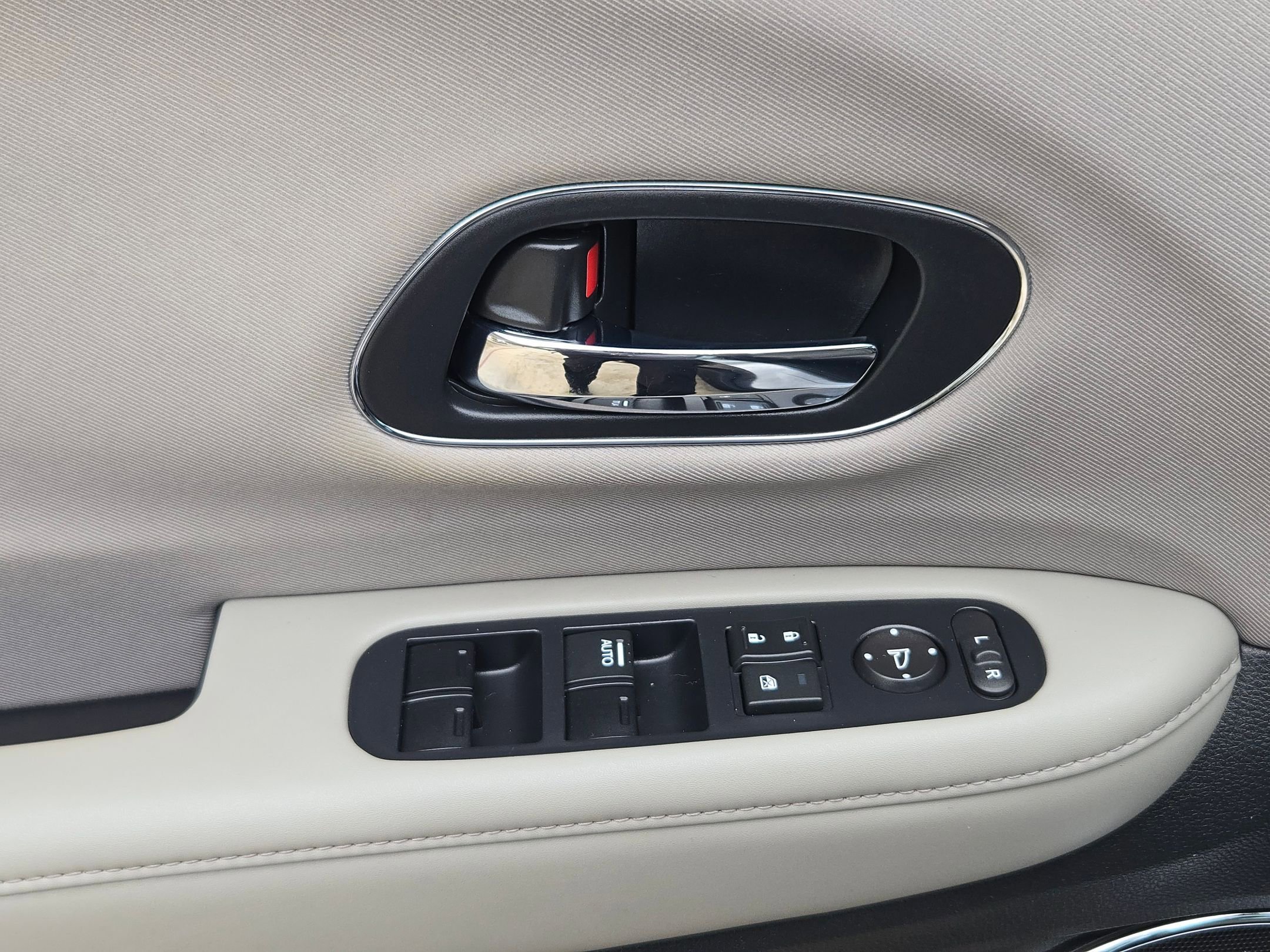 Used 2018 Honda HR-V EX image 13