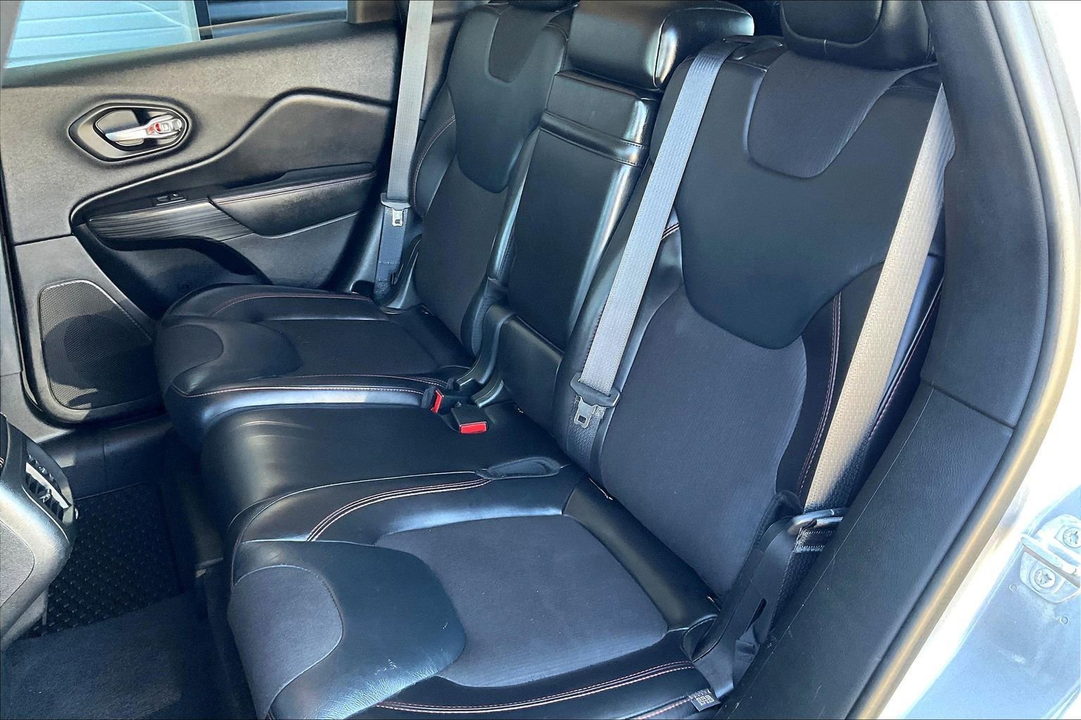 Used 2016 Jeep Cherokee Trailhawk image 17