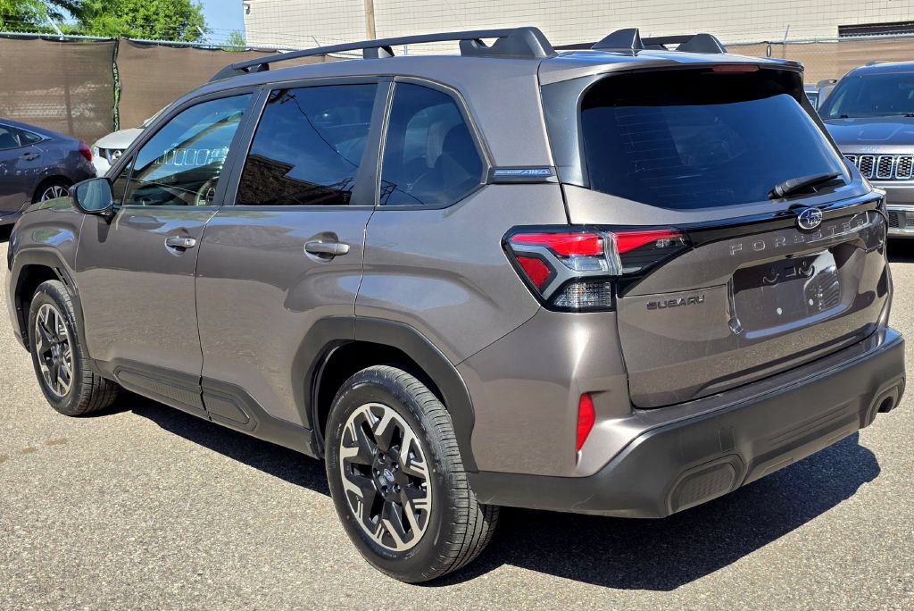 Used 2025 Subaru Forester Premium AWD/4WD image 5
