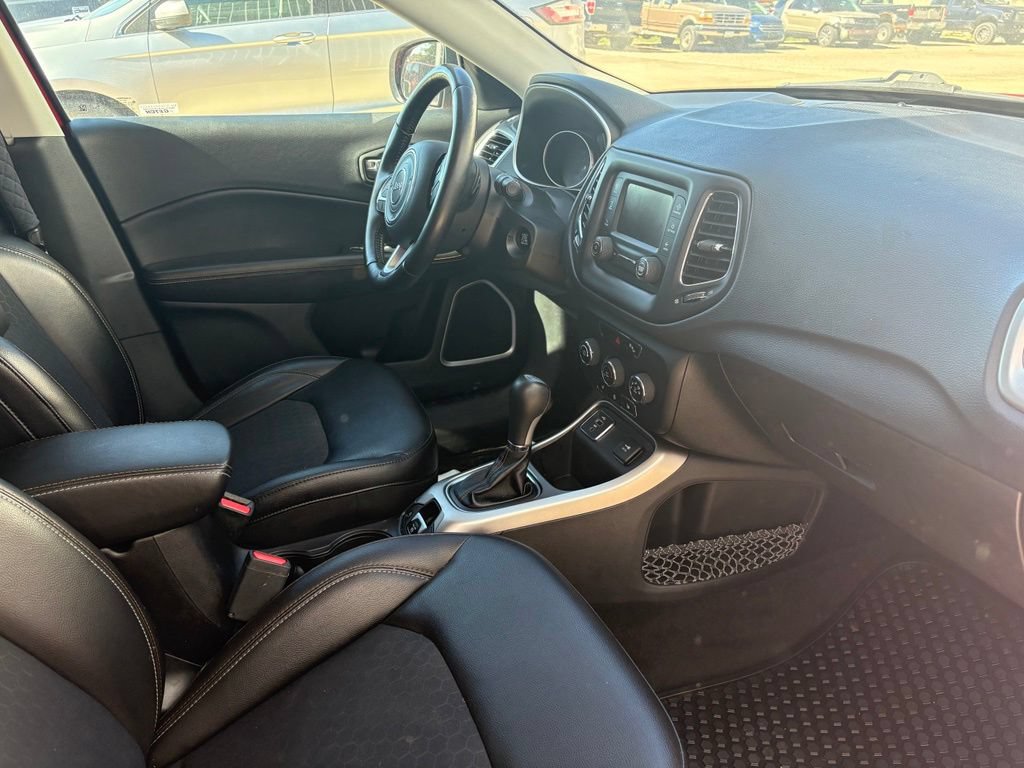 Used 2018 Jeep Compass Latitude w/ Safe & Security Group FWD image 10