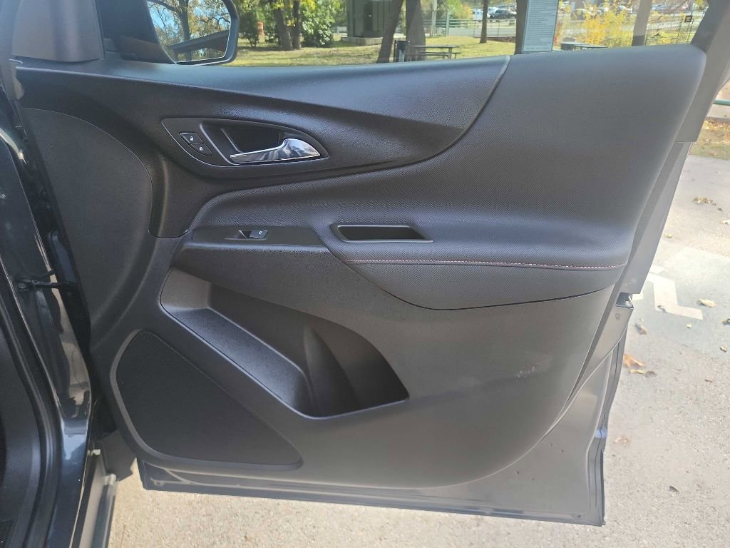 Used 2023 Chevrolet Equinox RS image 41