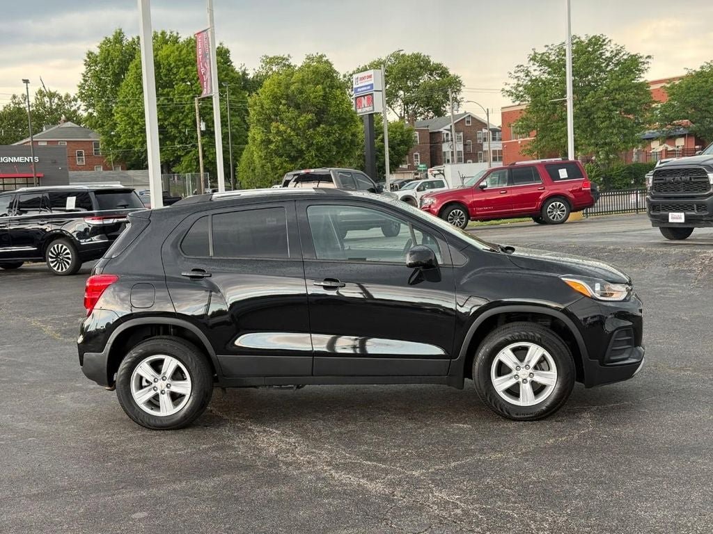 Used 2021 Chevrolet Trax LT w/ LT Convenience Package AWD/4WD image 5