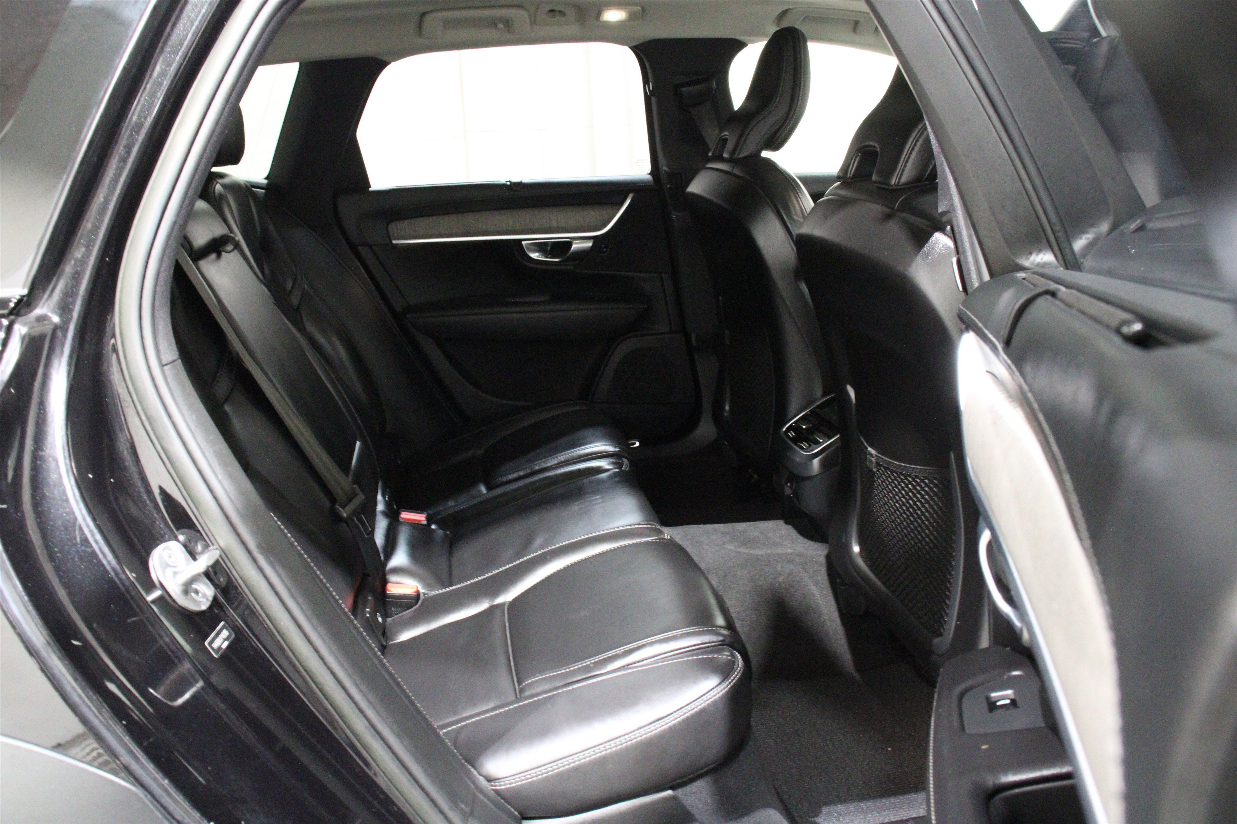 Used 2023 Volvo V90 B6 Cross Country Ultimate AWD/4WD image 20